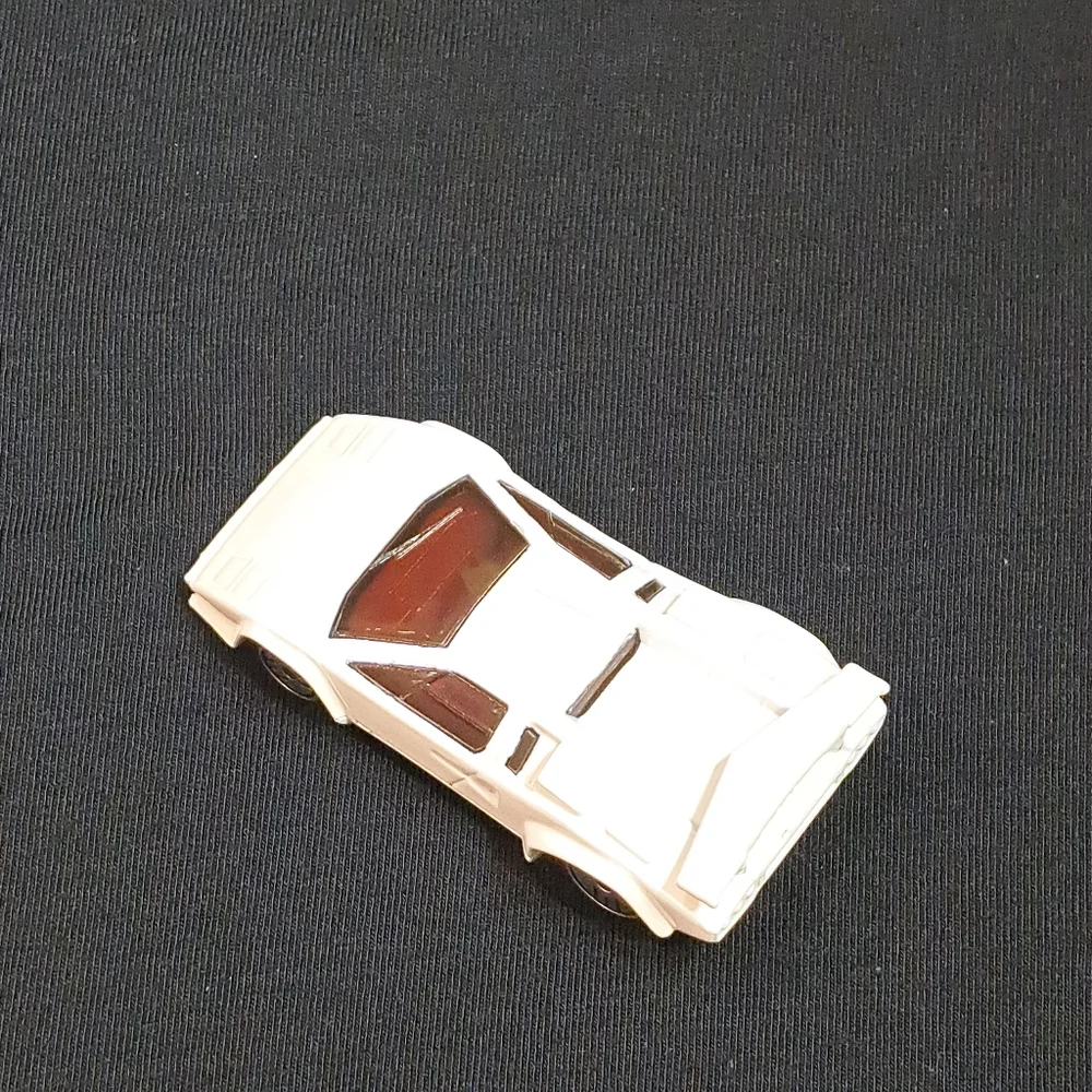 Vinatge Hot Wheels‎ 1987 White Lamborghini Countach w/o Decals